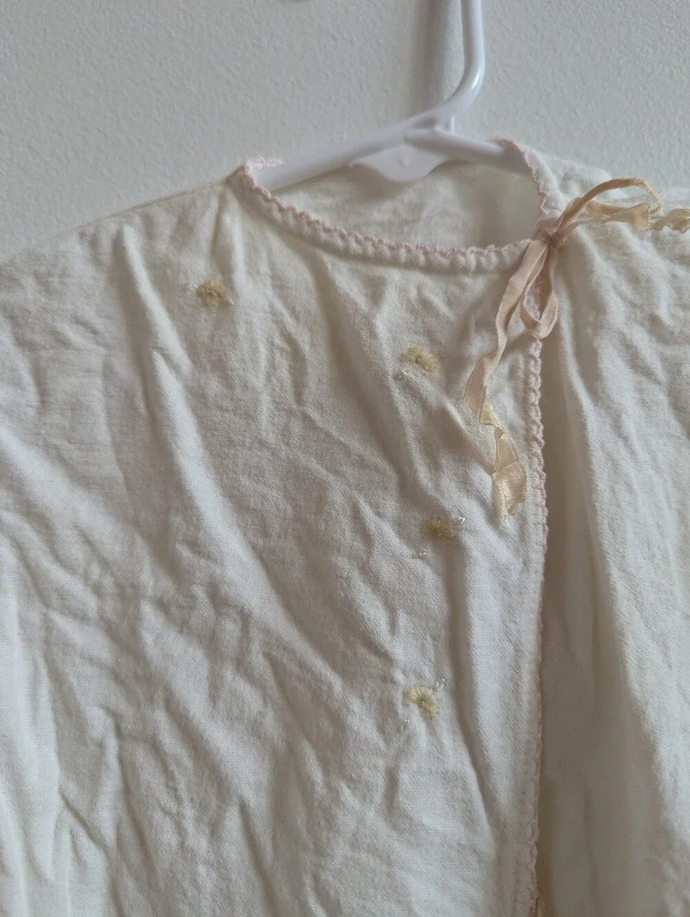 Vtg Robe 3-6m Cream Soft Antique